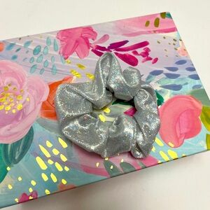 ♥️ FREE with any purchase 🙏🏽 Barbie style pink metallic shiny hair scrun…